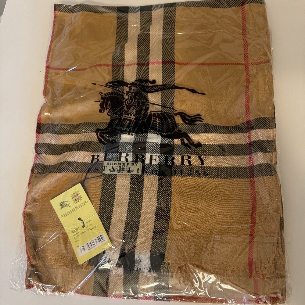 Burberry PQ Lightweight Scarft - Picture 2 of 4